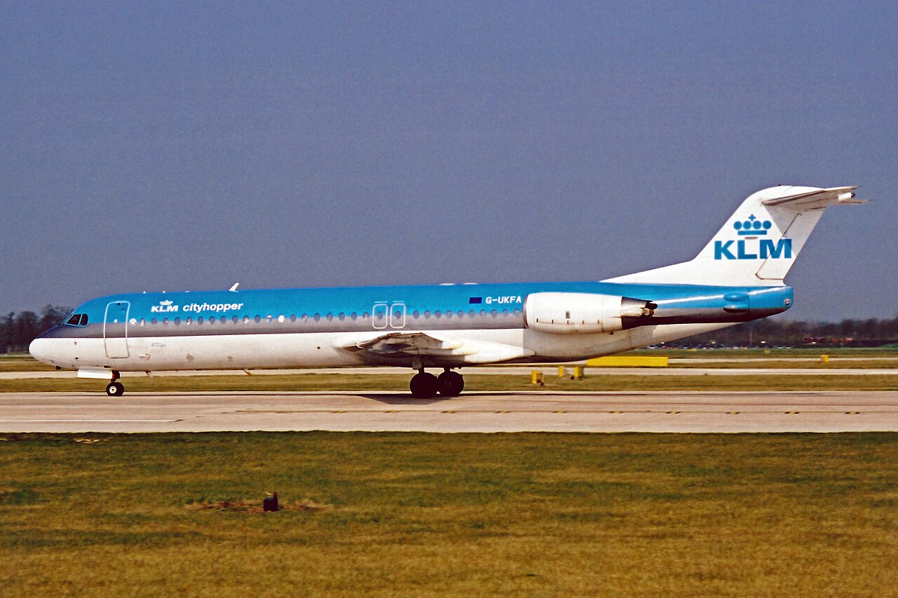 Photographie — Fokker 100 de KLM cityhopper à Manchester, 2003
