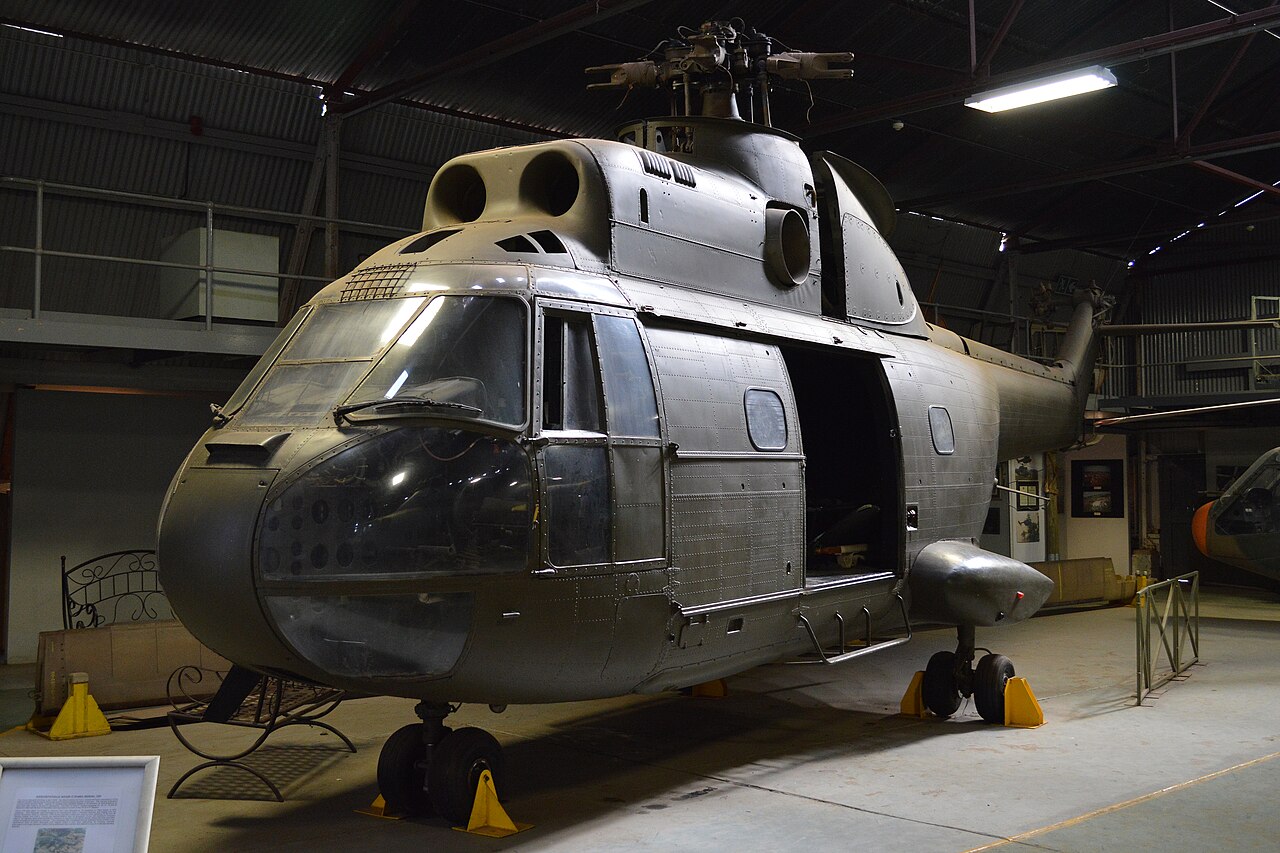 Photographie — Hélicoptère Aérospatiale SA 330 Puma au musée de l'armée de l'air sud-africaine