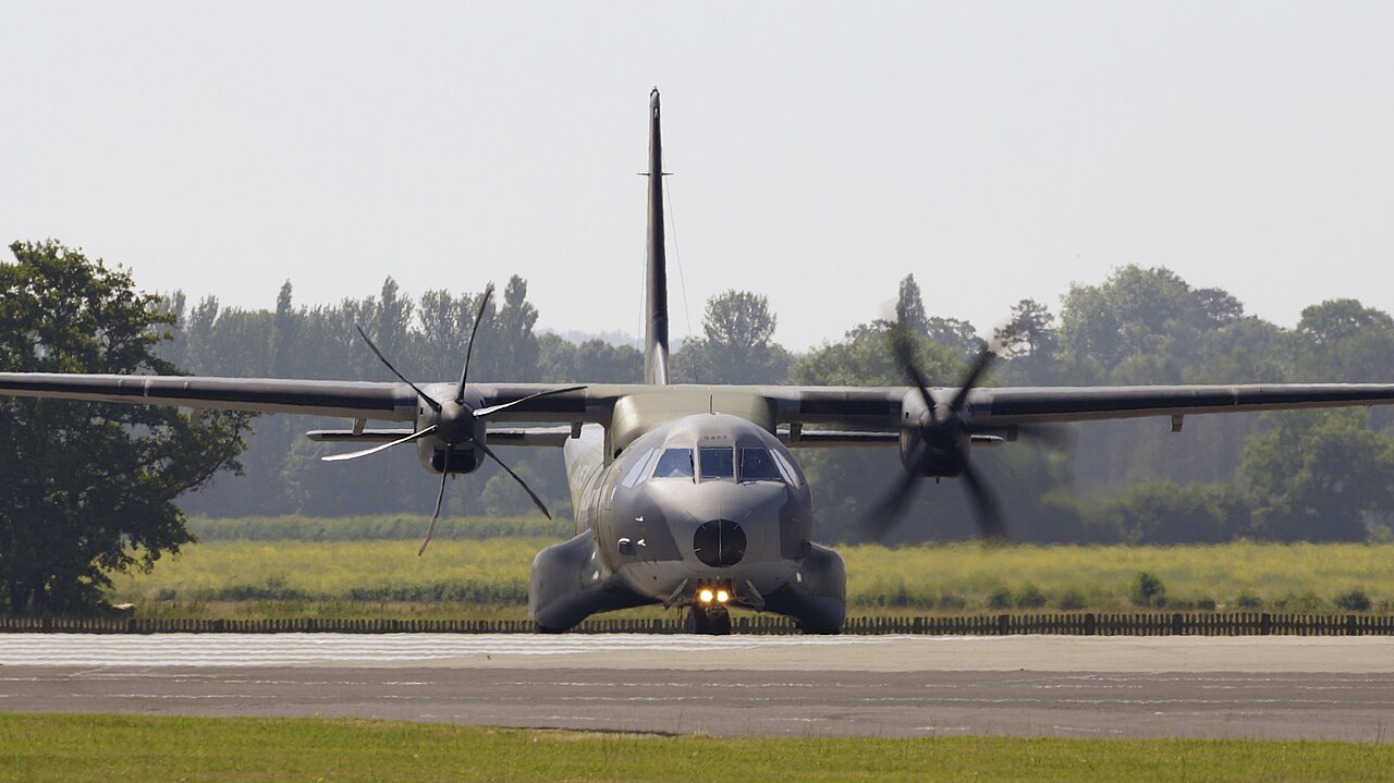 Photographie — CASA C-295 de l'armée de l'air tchèque à Yeovilton, 2013