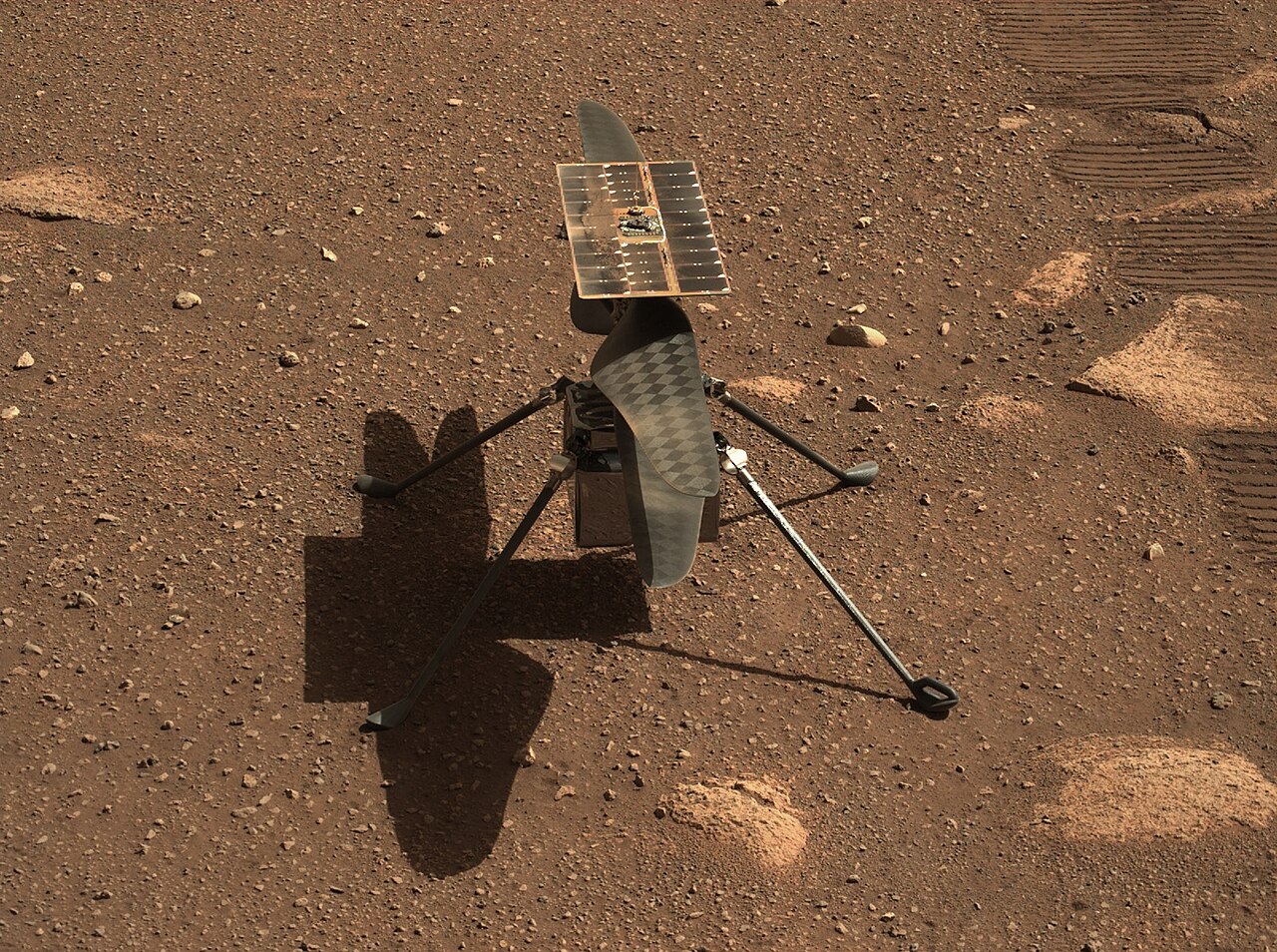 Photographie — L'hélicoptère Ingenuity sur Mars, vu par le rover Perseverance, avril 2021