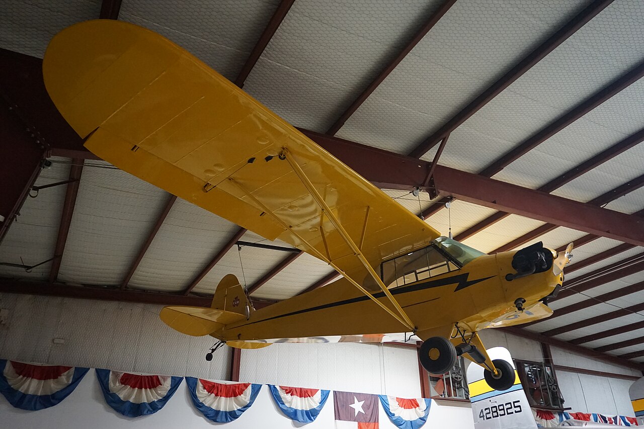 Photographie — Piper J-3 Cub au Cavanaugh Flight Museum