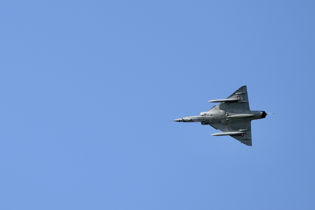 Photographie — Mirage III biplace ex-armée de l'air suisse en vol