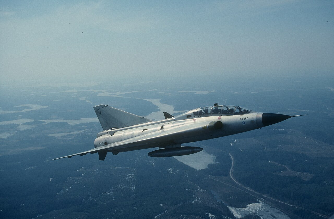Photographie — Saab 35 Draken biplace de l'armée de l'air finlandaise